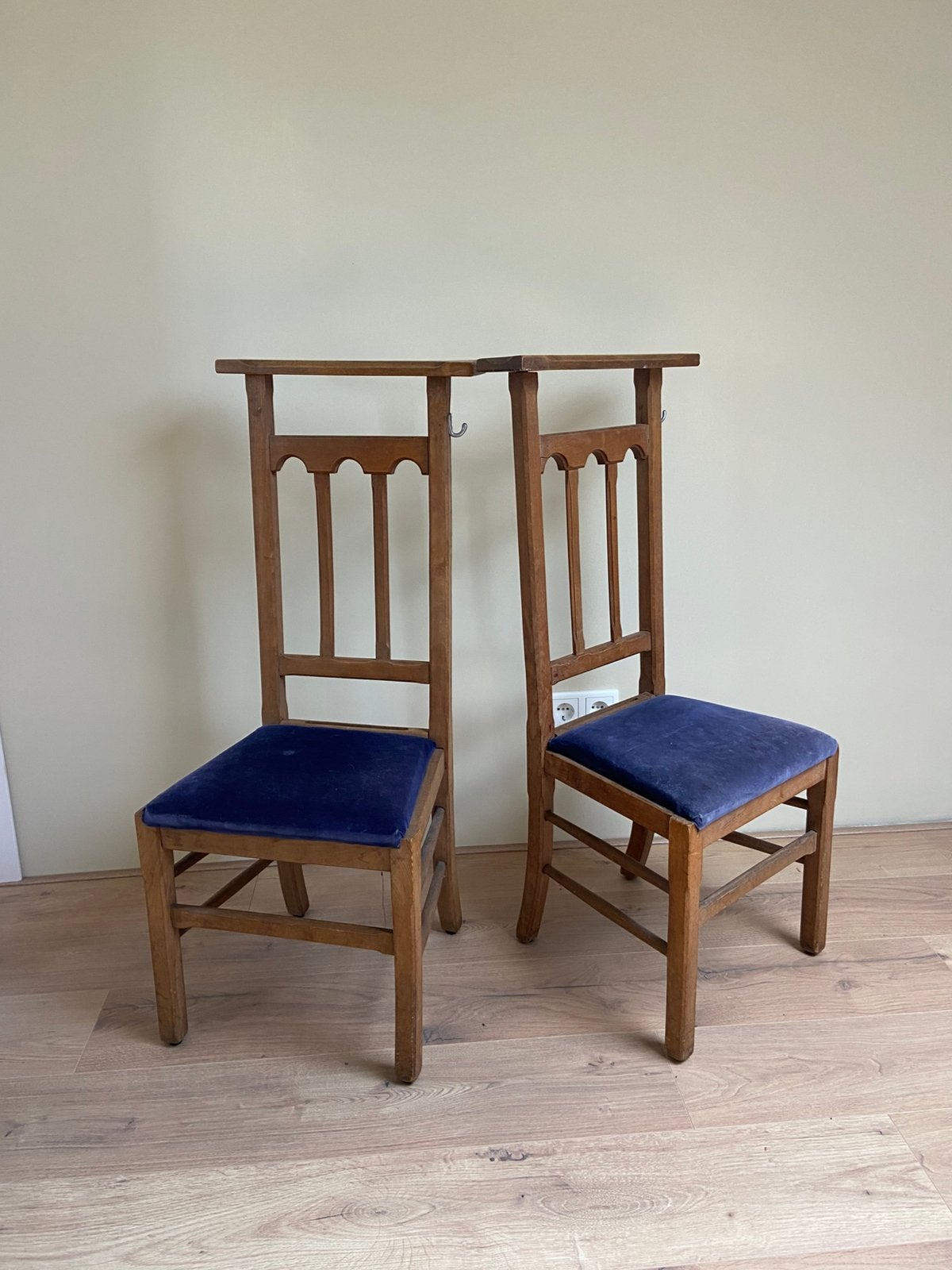2 oude bidstoeltjes, Antiek en Kunst, Ophalen
