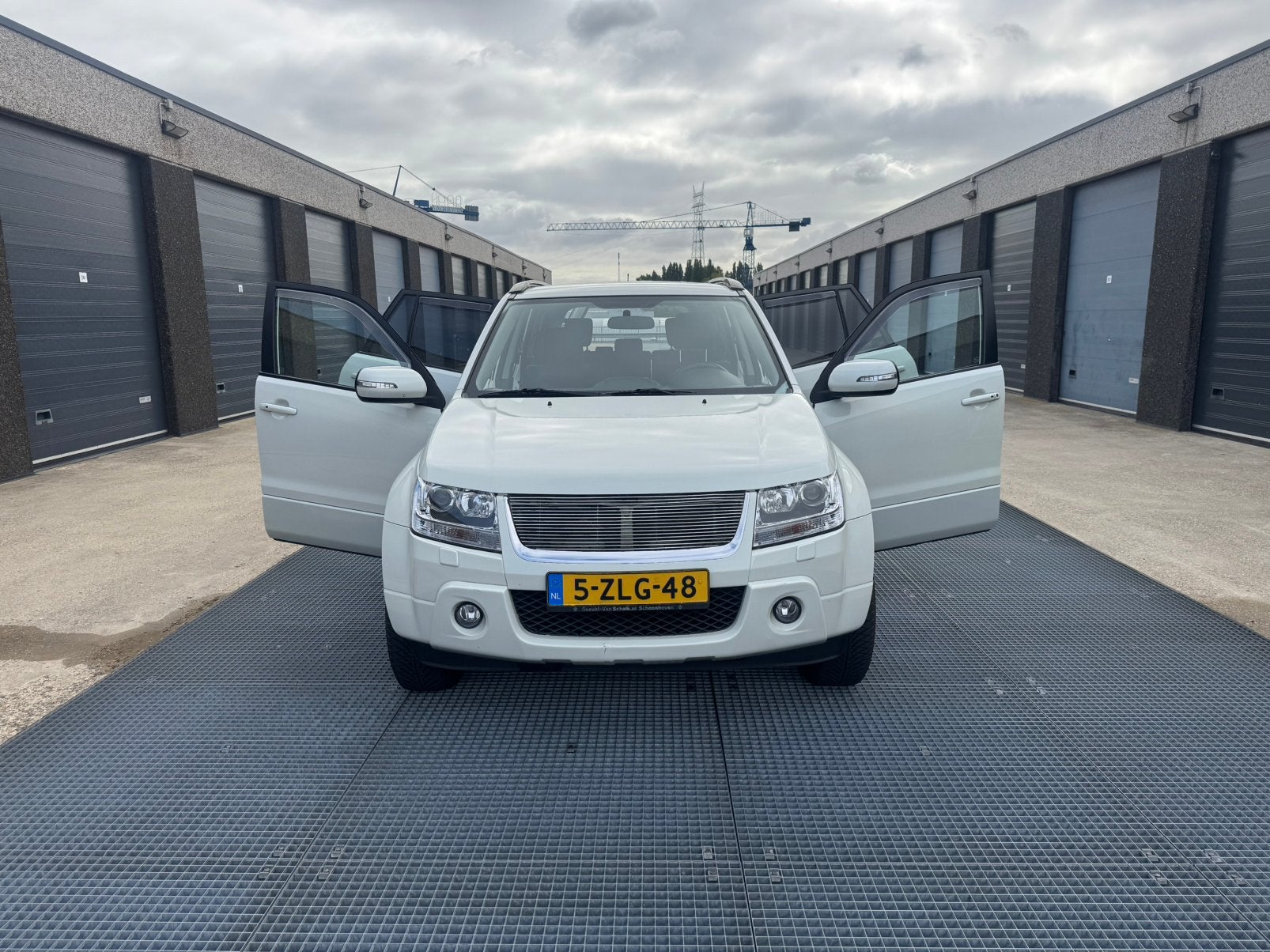 Suzuki Grand Vitara 2.4 5D AUT 2011 Wit, Automaat, Dealer onderhouden, 1750 kg, 4 cilinders