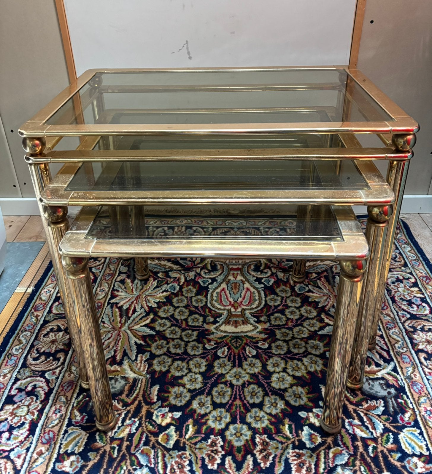 Vintage set van 3 nesttafels bijzettafels messing glas, Gebruikt, Hollywood regency, 55 tot 75 cm, Glas