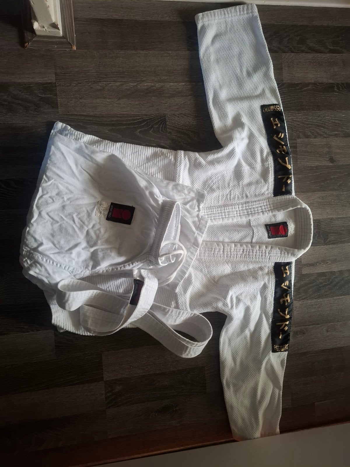 Essimo Judopak Maat 130 met Witte Band, Gebruikt, Maat XS of kleiner, Judo, Vechtsportpak