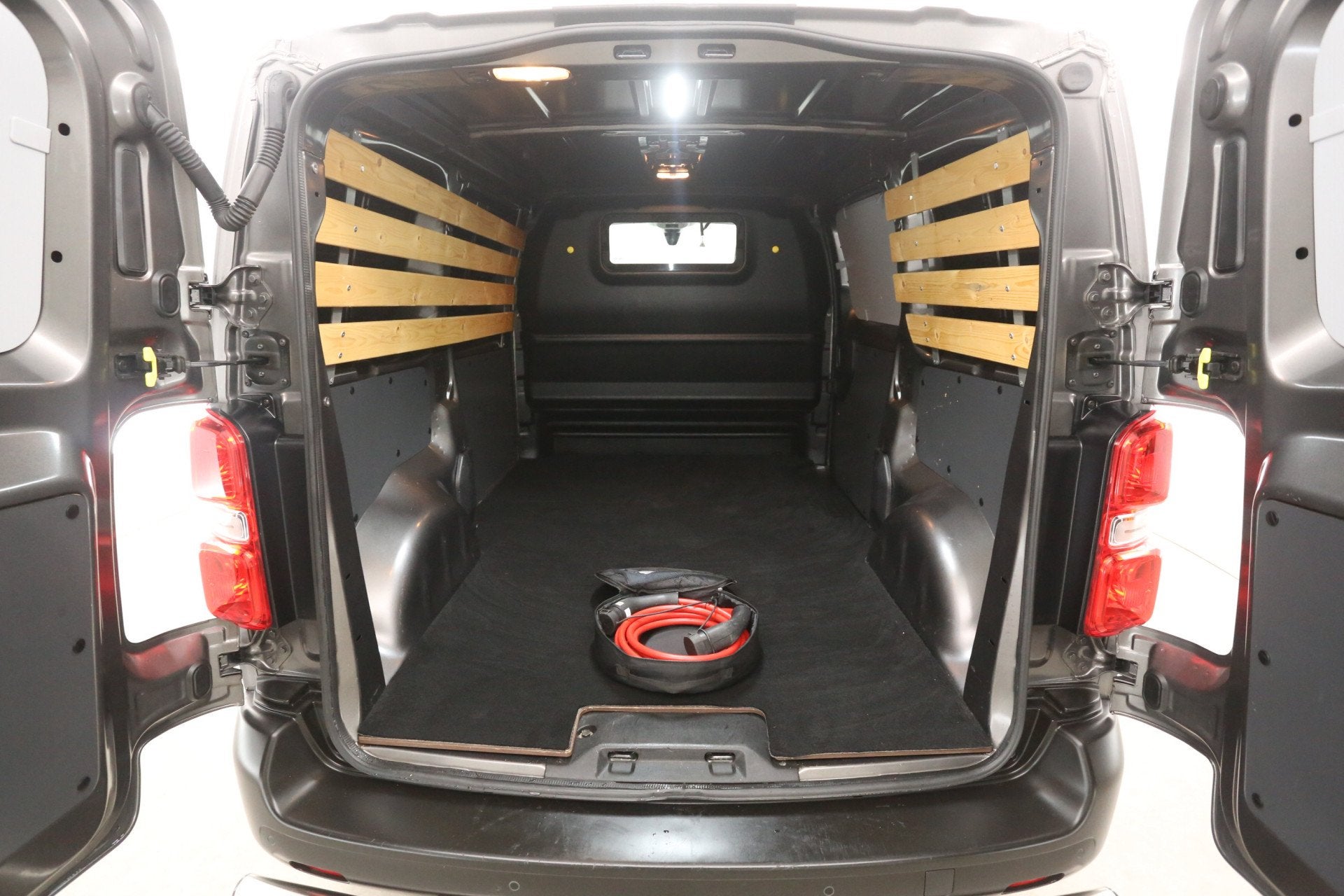 Opel Vivaro-e Peugeot e-Expert 75 kWh L2H1 | Snelladen | SOH, Auto's, 136 pk, Gebruikt, Parkeersensor, Origineel Nederlands