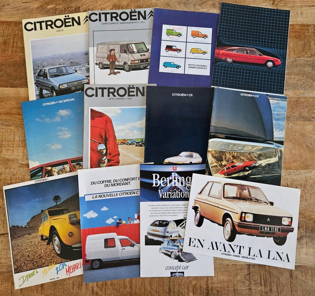 35 Citroën Brochures, veel Buitenlands, Ophalen of Verzenden, Zo goed als nieuw, Citroën