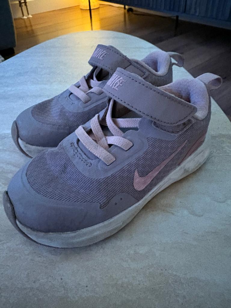 Nike sportschoenen maat 25 voor meisjes, Gebruikt, Meisje, Sportschoenen, Ophalen of Verzenden