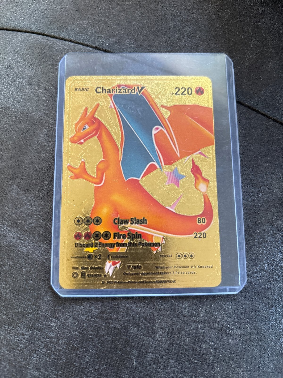 Charizard V Gouden Pokémon Kaart - Zeldzaam en Nieuwstaat, Ophalen of Verzenden, Nieuw, Losse kaart, Foil