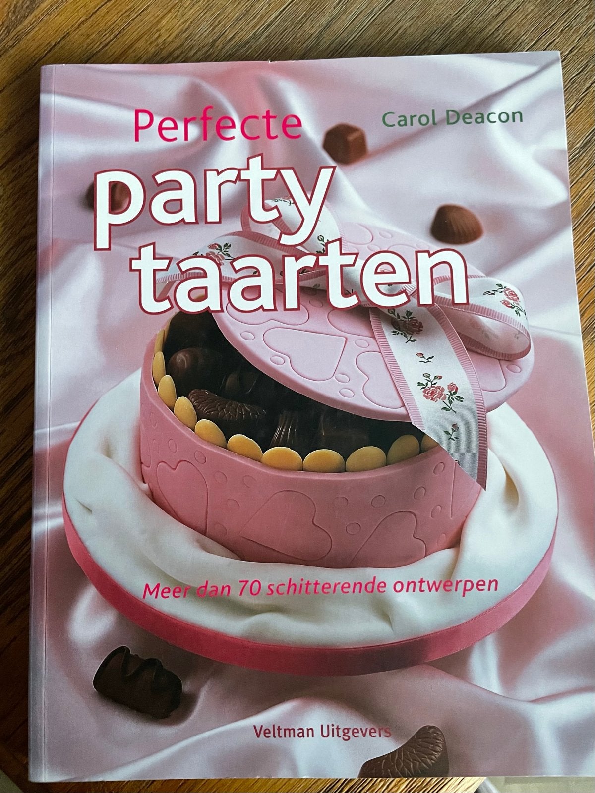 Perfecte Party Taarten - Carol Deacon, Boeken, Ophalen of Verzenden, Zo goed als nieuw, Taart, Gebak en Desserts