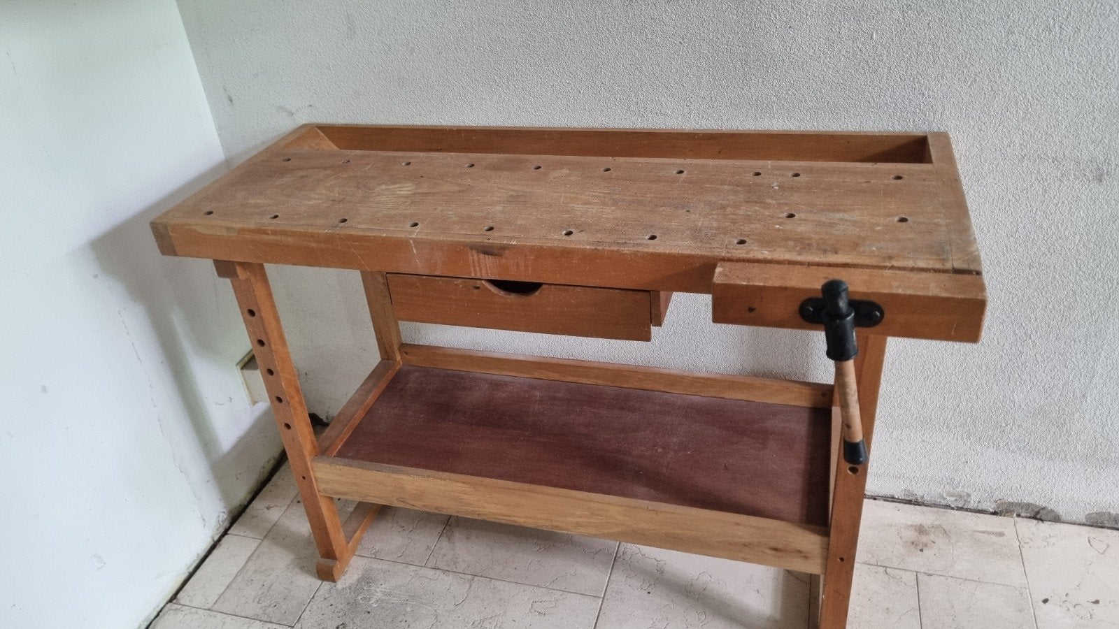 Robuuste werkbank met bankschroef - 126x50cm, Doe-het-zelf en Verbouw, Ophalen of Verzenden, Gebruikt, 120 tot 170 cm, Bankschroef