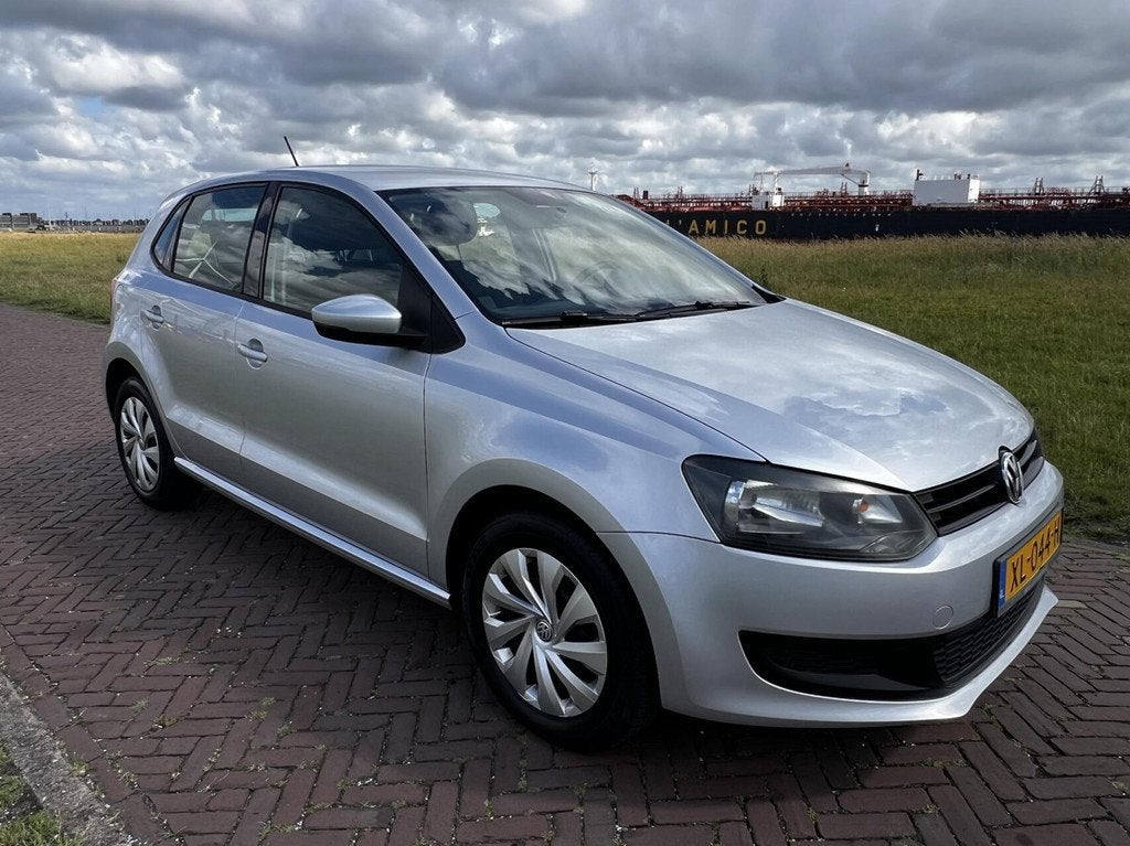 Volkswagen Polo 1.2 AIRCO|CARPLAY|5-DRS|APK 02-2027, Auto's, Volkswagen, Voorwielaandrijving, Euro 5, Zwart, 60 pk