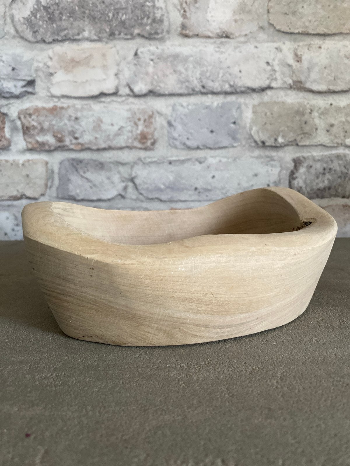 Houten schaal - Decoratieve kom van licht hout, Huis en Inrichting, Schaal, Nieuw, Ophalen of Verzenden, Handgemaakt