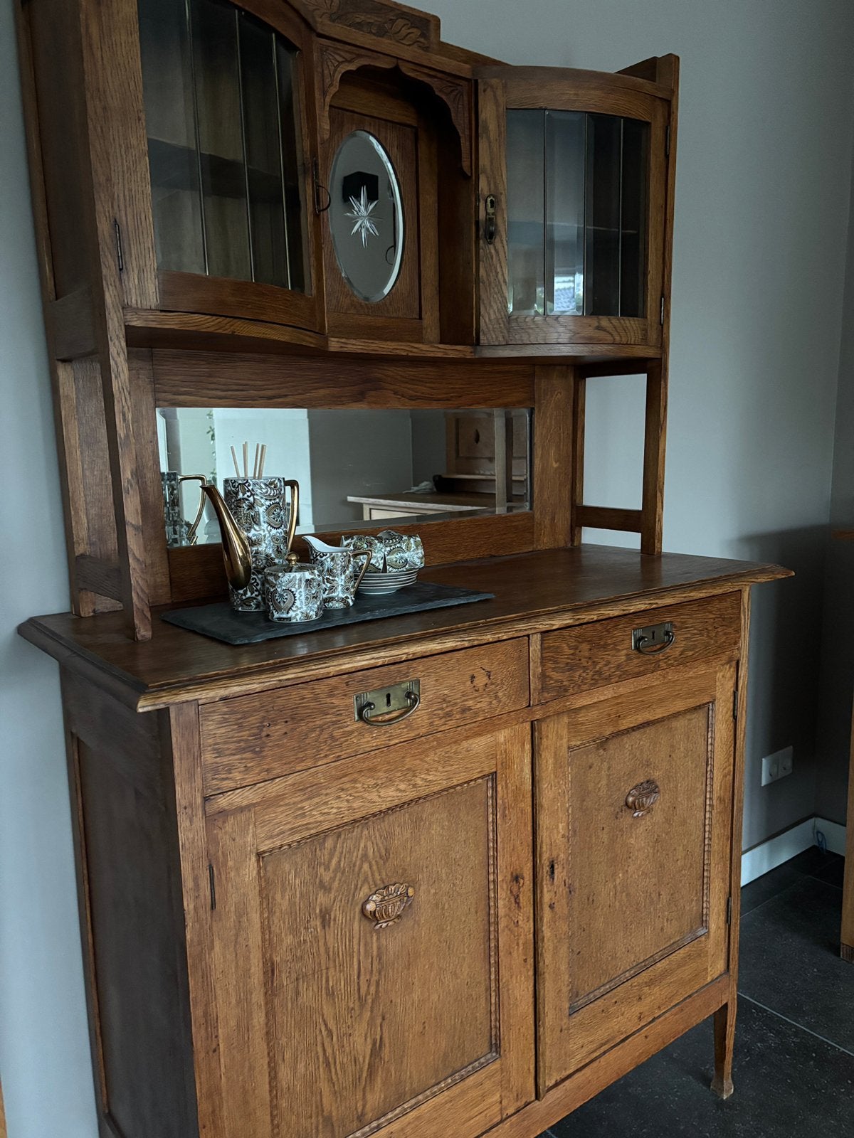 Antieke buffet kast, Ophalen