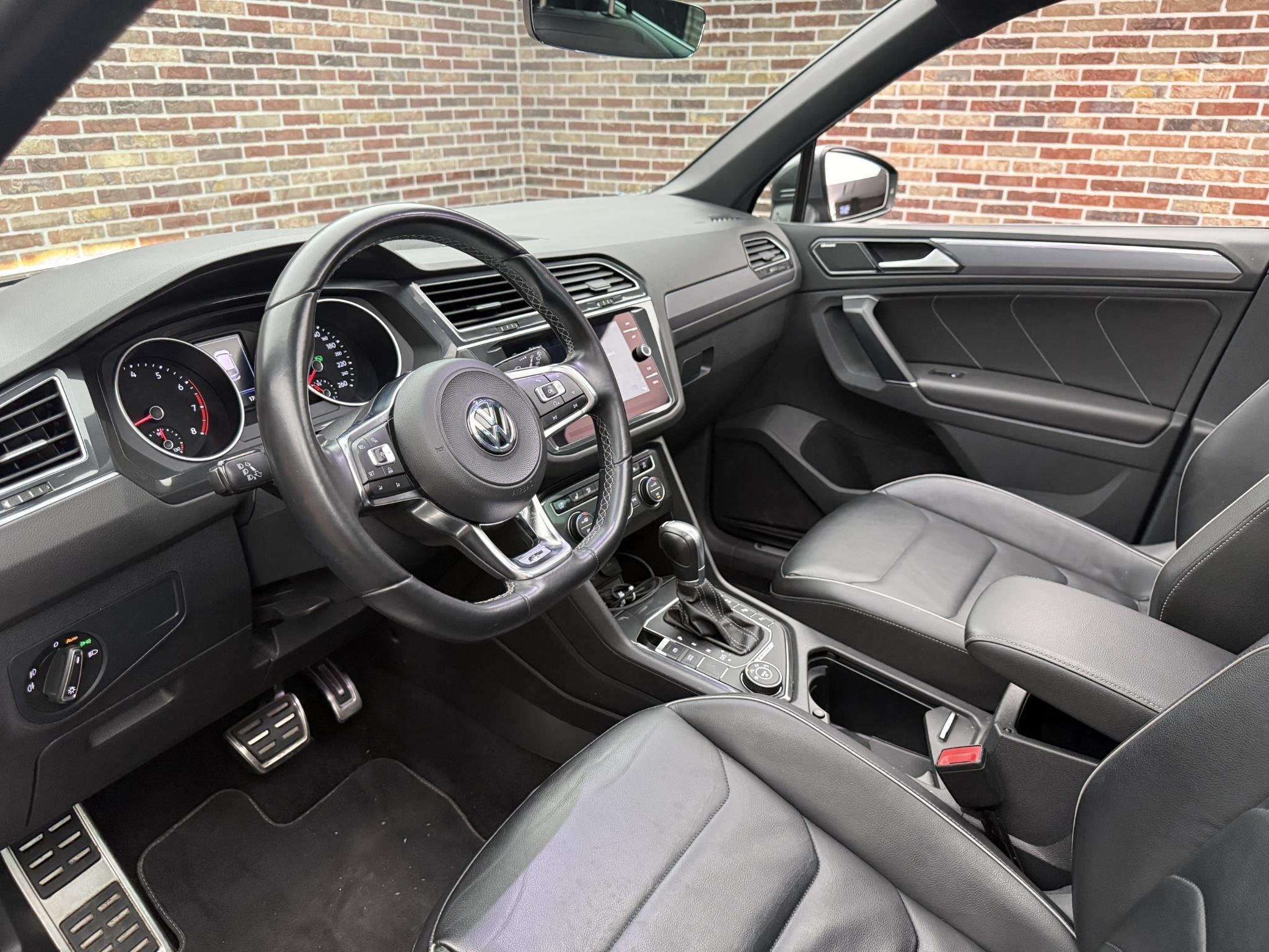 Volkswagen Tiguan 2.0 TSI 4Motion Highline R-line interieur/, Auto's, Dealer onderhouden, Gebruikt, 4 cilinders, 1984 cc