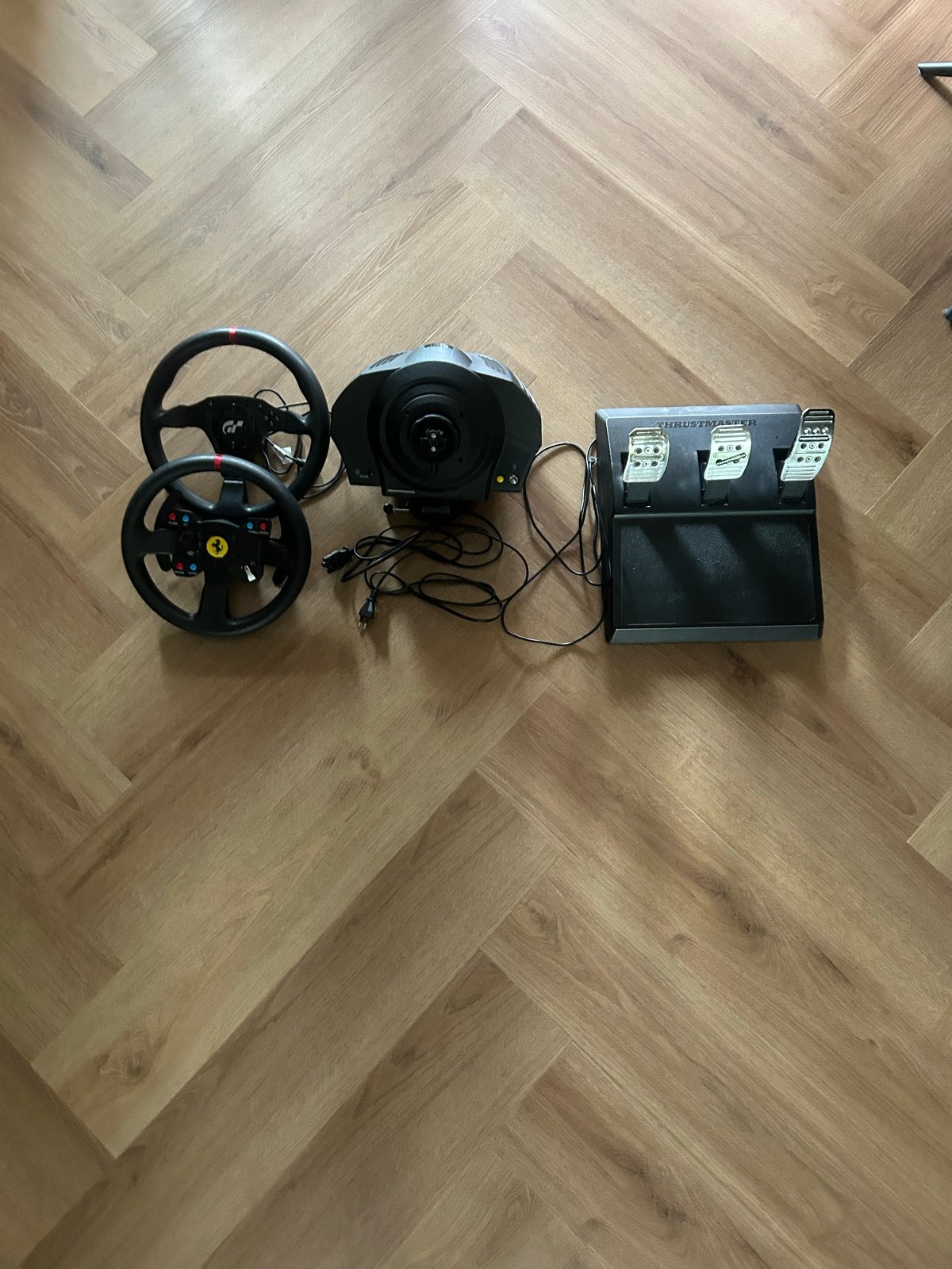 Thrustmaster TX Racing Wheel met 2 sturen en pedalen, Ophalen, Racestuur, Gebruikt, Force feedback