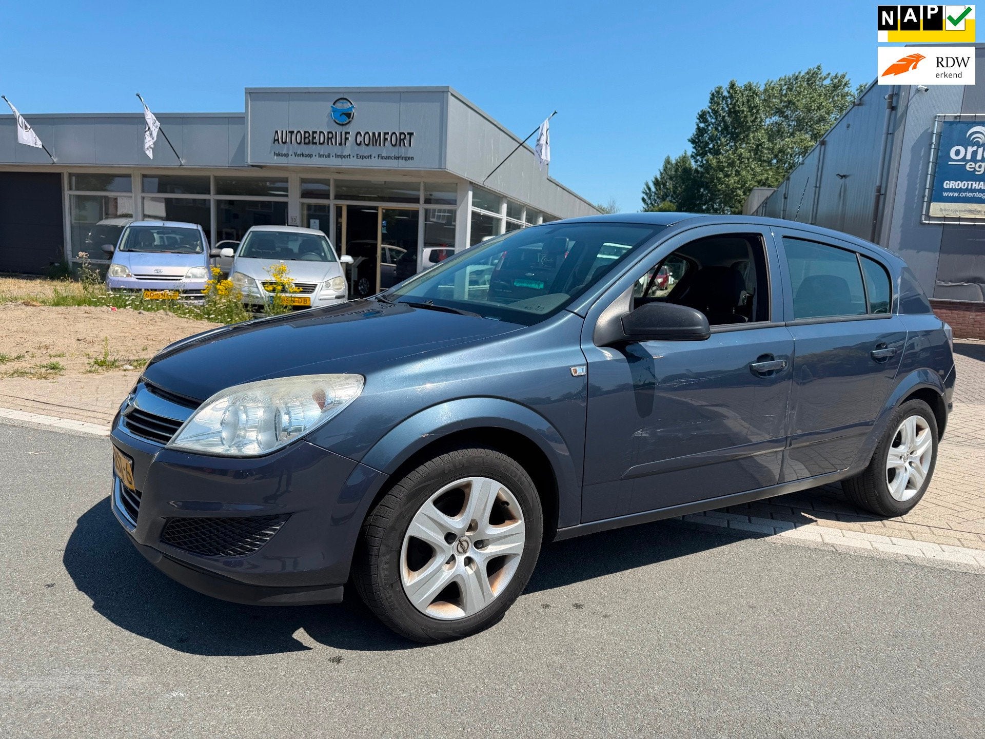 Opel Astra 1.6 Edition. • AUTOMAAT •, Auto's, Stof, Gebruikt, Zwart, 4 cilinders