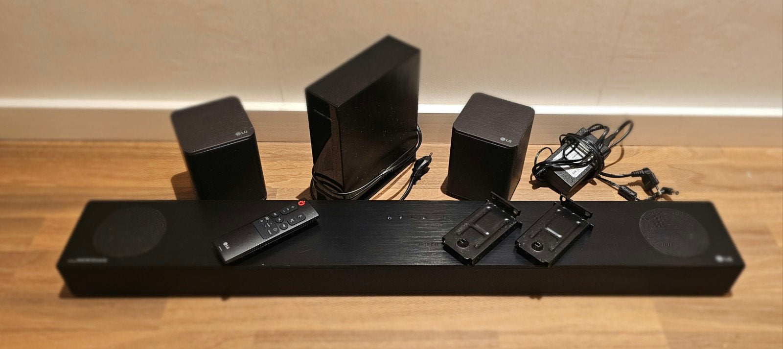 LG Soundbar DSN7CY met SPK8 Achterluidsprekers, Ophalen, Bluetooth, Gebruikt
