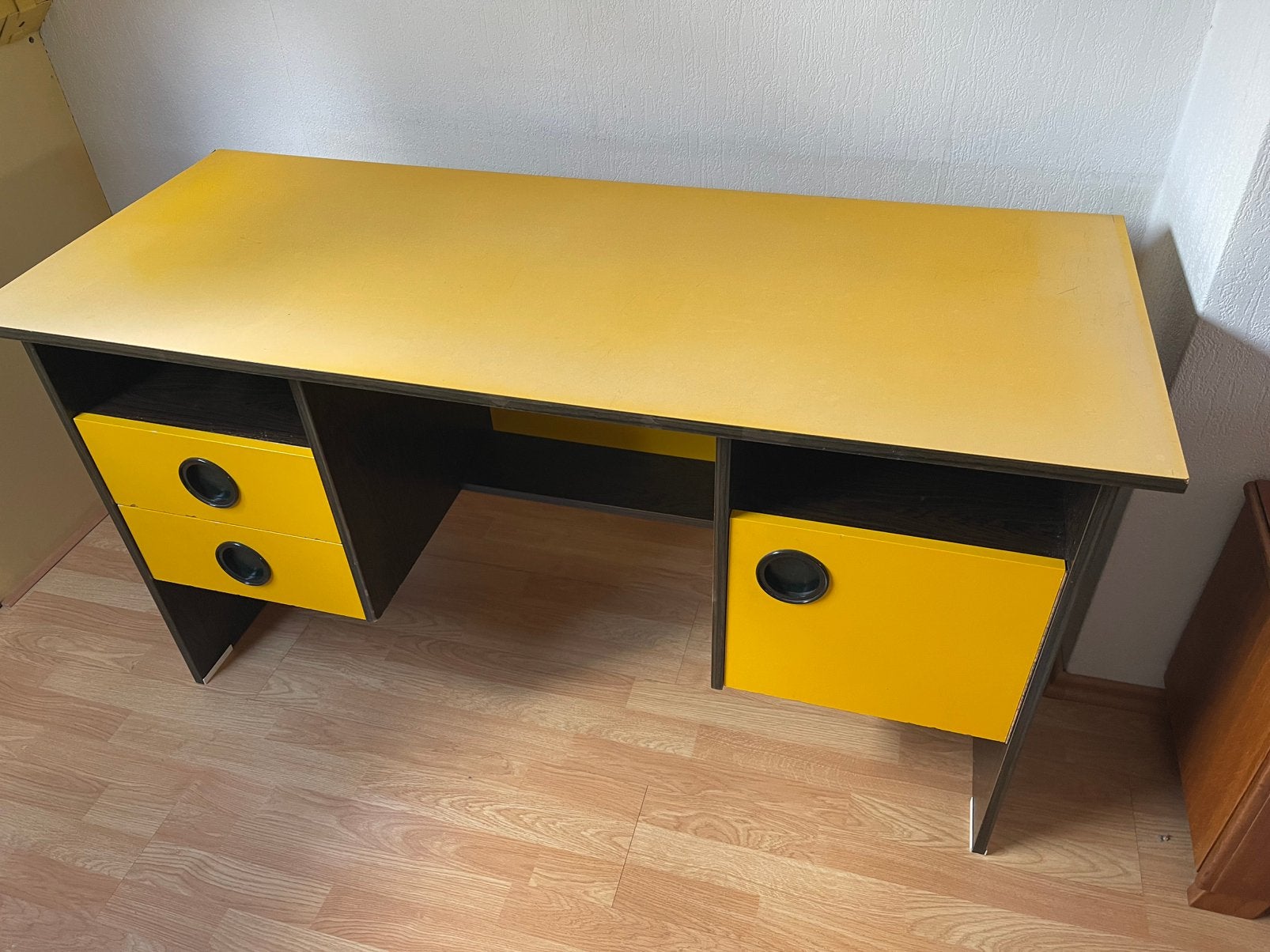 Vintage bureau jaren 70, Huis en Inrichting, Bureaus, Ophalen, Met lades, Gebruikt, Geel