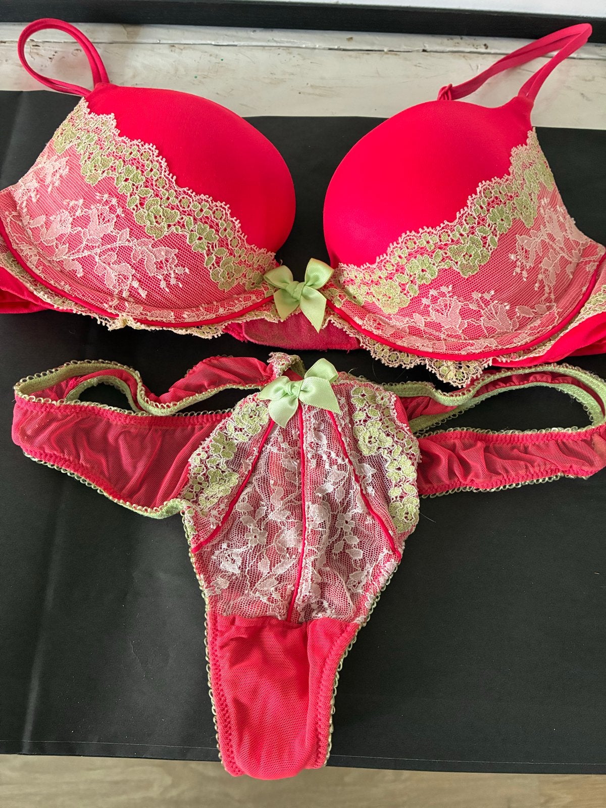 Victoria's Secret Lingerie Set - BH 34B & String S, Kleding | Dames, Verzenden, Rood, Setje