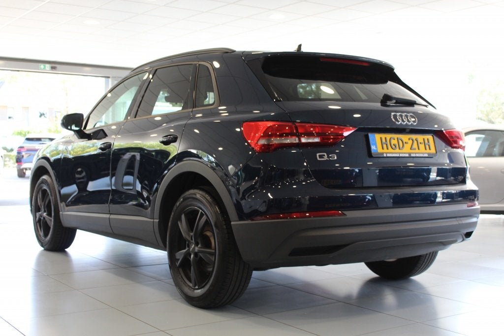 Audi Q3 35 TFSI Bns Edition/CARPLAY/CAMERA/CRUISE (bj 2020), Auto's, 4 cilinders, 150 pk, Leder en Stof, Bedrijf