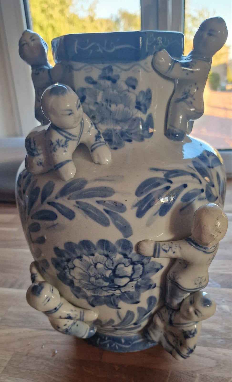 Chinese fertility vase / vaas met klimmende kinderen – blauw, Antiek en Kunst, Ophalen