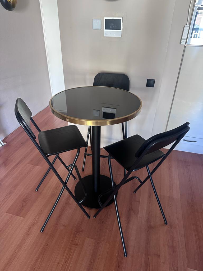 Stijlvolle bartafel Vermissen met 3 inklapbare barkrukken, Ophalen, Zo goed als nieuw, 90 cm of meer, Metaal
