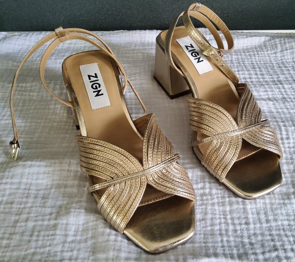Elegante open  damesschoen goudkleurig maat 38, Overige kleuren, Nieuw, Sandalen of Muiltjes, Ophalen of Verzenden