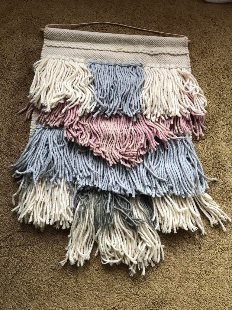 Mooie grote bohemian Ibiza creme roze macrame wandhanger, Ophalen of Verzenden, Zo goed als nieuw