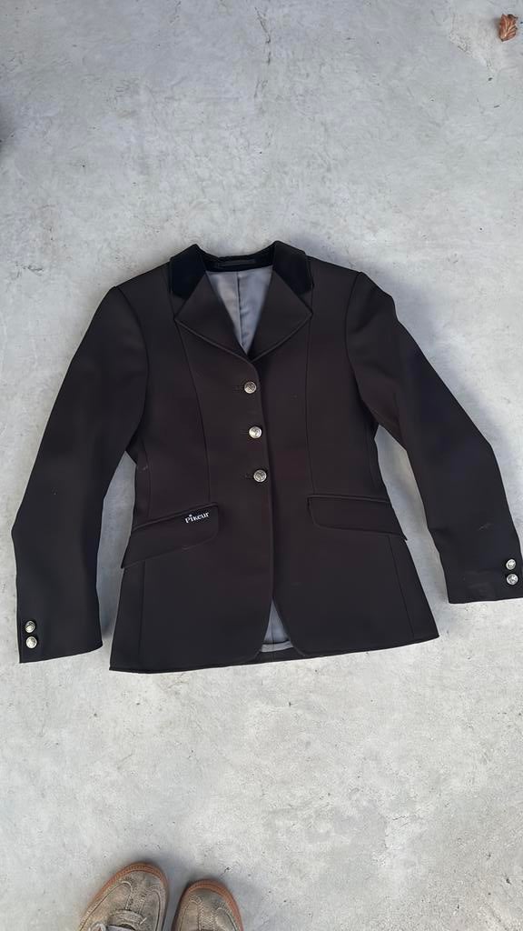 Netjes zwart wedstrijd jasje voor jongens, Dieren en Toebehoren, Ophalen of Verzenden, Zo goed als nieuw, Dressuur, Bovenkleding