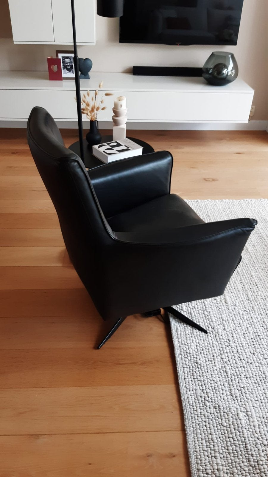 Zwart leren draaibare fauteuil, Ophalen, Zo goed als nieuw, 75 tot 100 cm, 50 tot 75 cm