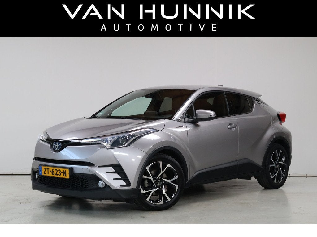 Toyota C-HR 1.8 Hybrid Dynamic Sport | Trekhaak | JBL | Crui, Auto's, Toyota, 4 cilinders, Origineel Nederlands, 26 km/l, Hybride Elektrisch/Benzine