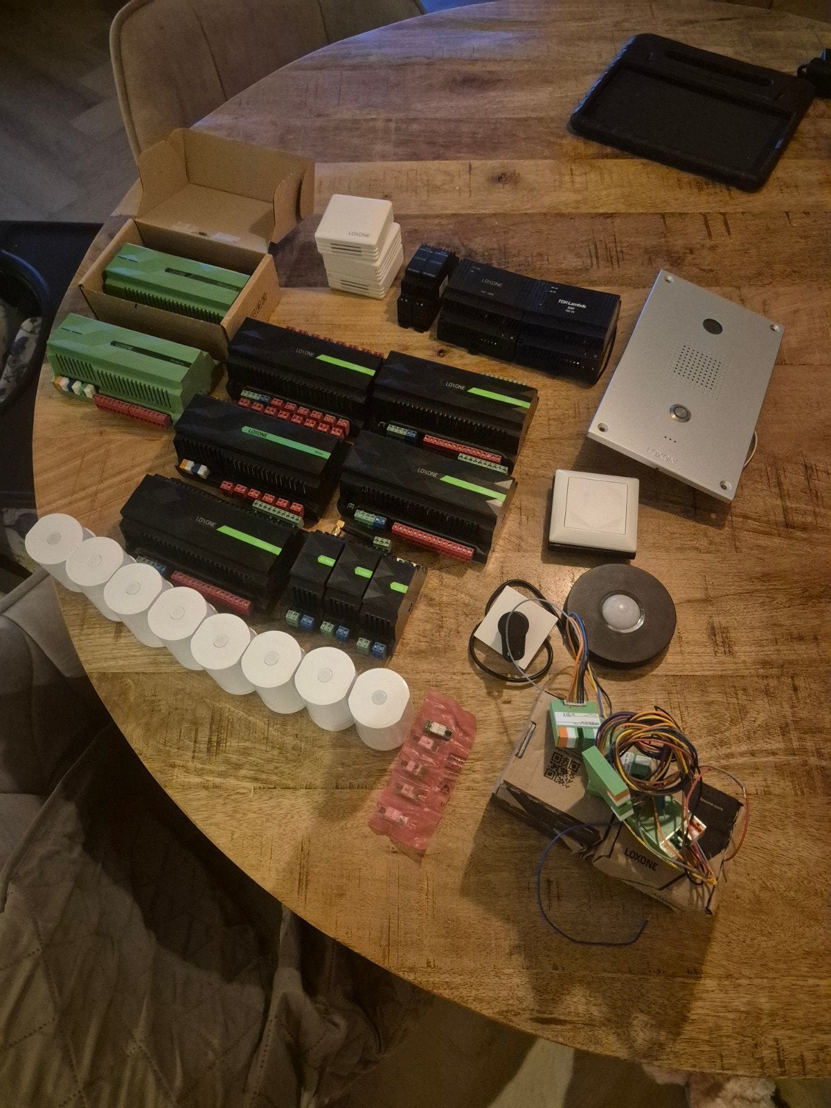 Grote partij Loxone Smart Home componenten, Verzenden, Gebruikt