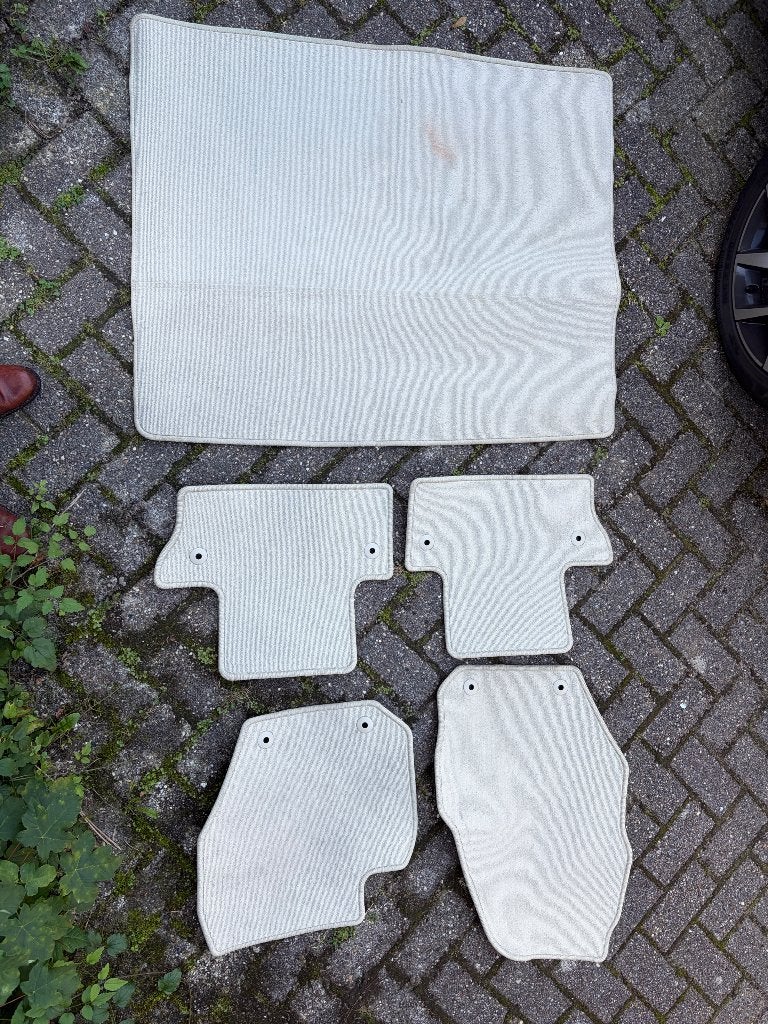 Orginele vloermatten Volvo V60, Ophalen, Zo goed als nieuw