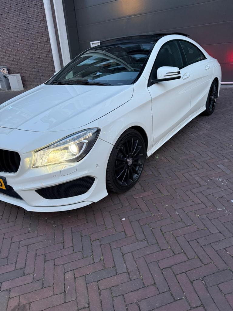 Mercedes-Benz CLA 200 AppleCarplay, Pano, Automaat, 715 kg, Wit, Particulier, Sedan