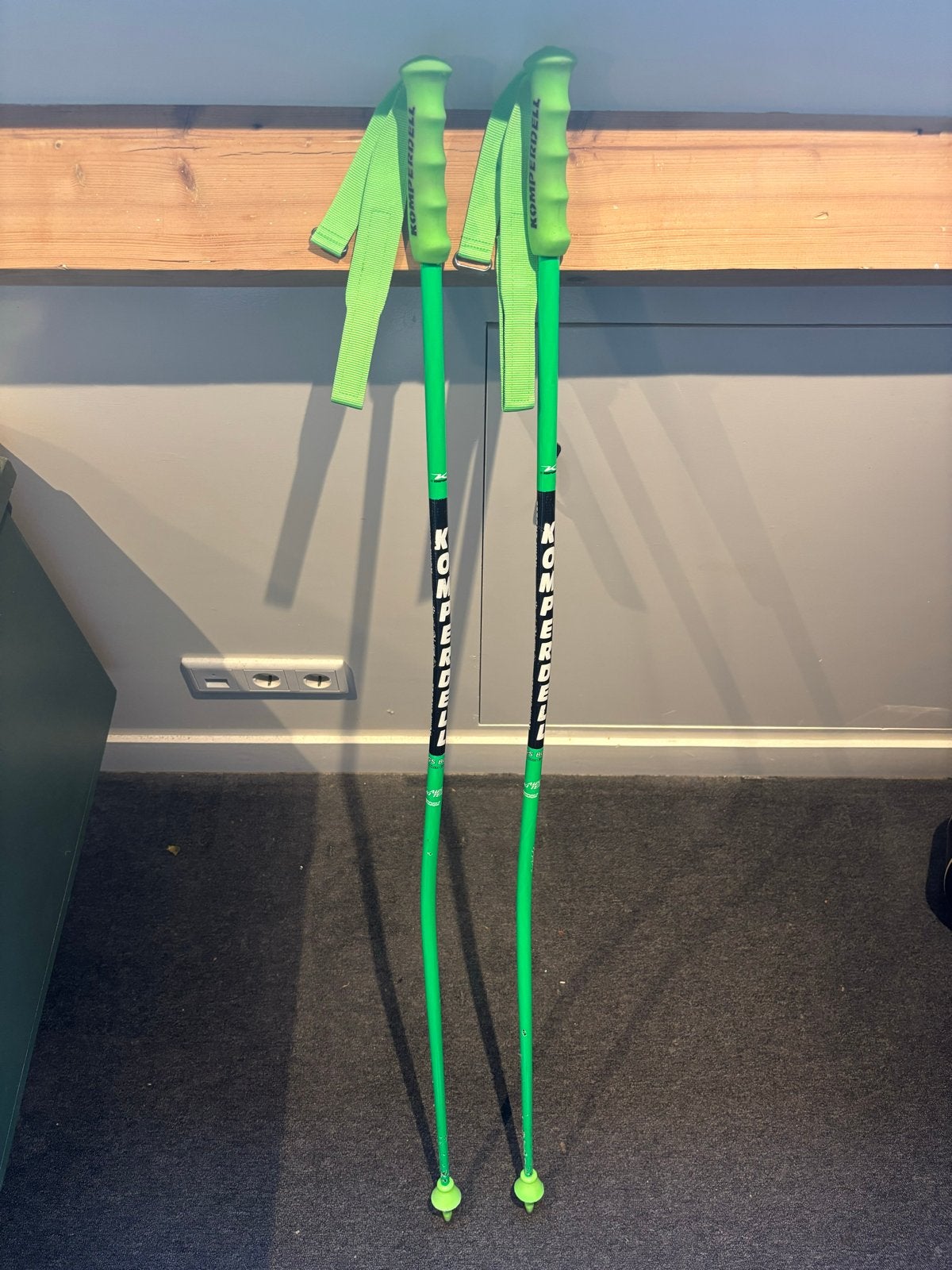 Komperdell National team carbon 130cm, Sport en Fitness, Skiën en Langlaufen, Gebruikt, Stokken, 100 tot 140 cm, Skiën