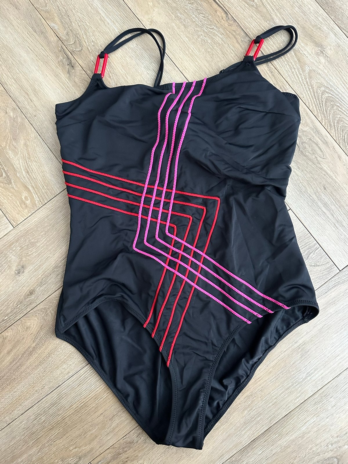 Hunkemöller Badpak Zwart met Roze/Rode Details, Ophalen of Verzenden, Zo goed als nieuw, Zwart, Badpak