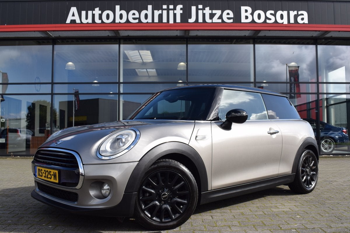 MINI Cooper 1.5 136pk Serious Business ECC | Full Map Navi |, Voorwielaandrijving, Gebruikt, Met garantie (alle), 4 stoelen