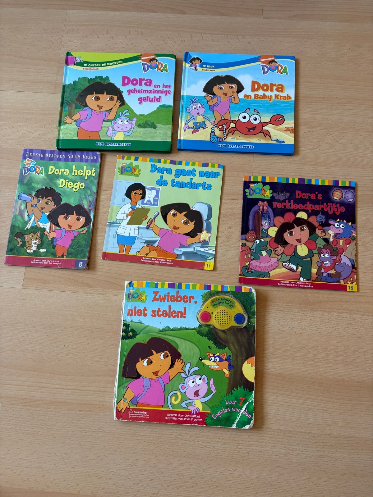 6 Dora boeken: Dora en het geheime geluid, Dora helpt Diego, Ophalen of Verzenden, Gelezen, Uitklap-, Voel- of Ontdekboek, 0 tot 6 maanden