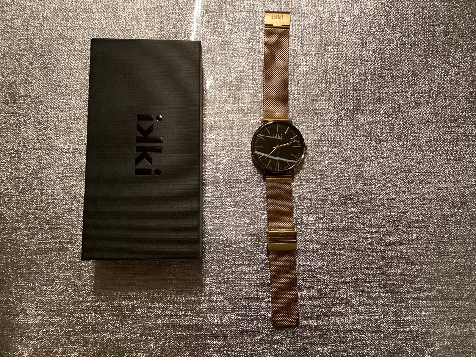 Nieuw Ikki horloge goudkleurig met zwart gemarmerde wijzerpl, Overige merken, Overige materialen, Polshorloge, Nieuw