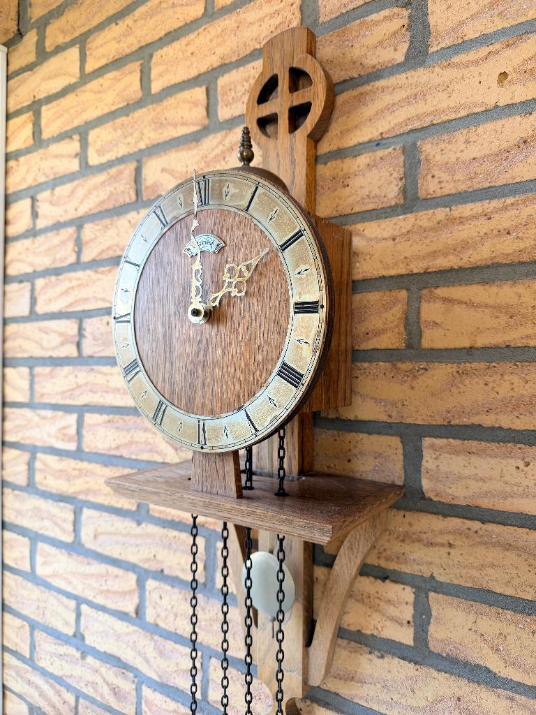 Warmink slinger wandklok, Ophalen