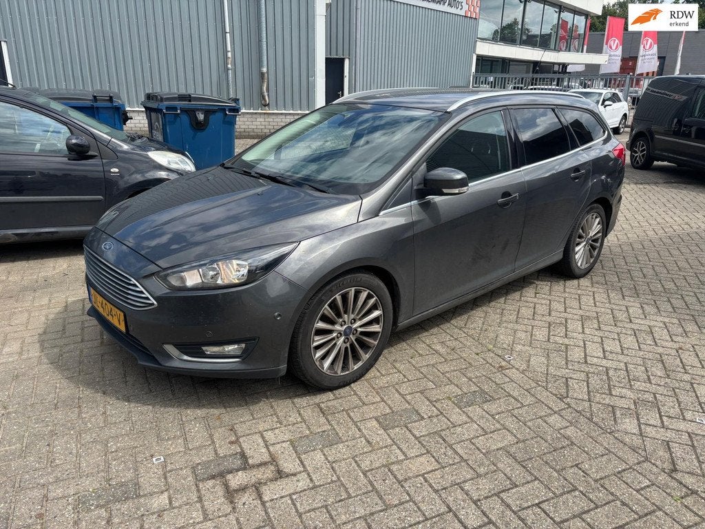 Ford Focus Wagon 1.5 Titanium Export! Motor problem!, Auto's, Ford, 4 cilinders, Origineel Nederlands, 690 kg, Zilver of Grijs