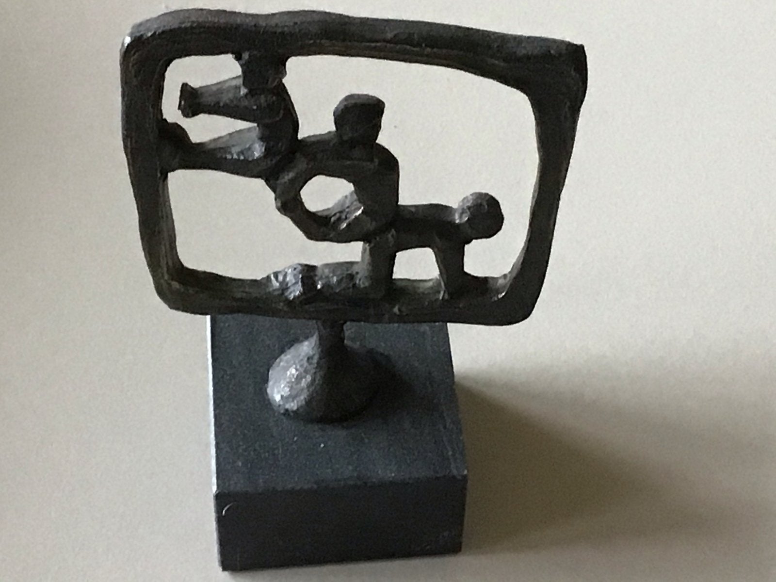 Abstract bronzen beeld op sokkel, Minder dan 20 cm, Ophalen of Verzenden, Brons, Op sokkel