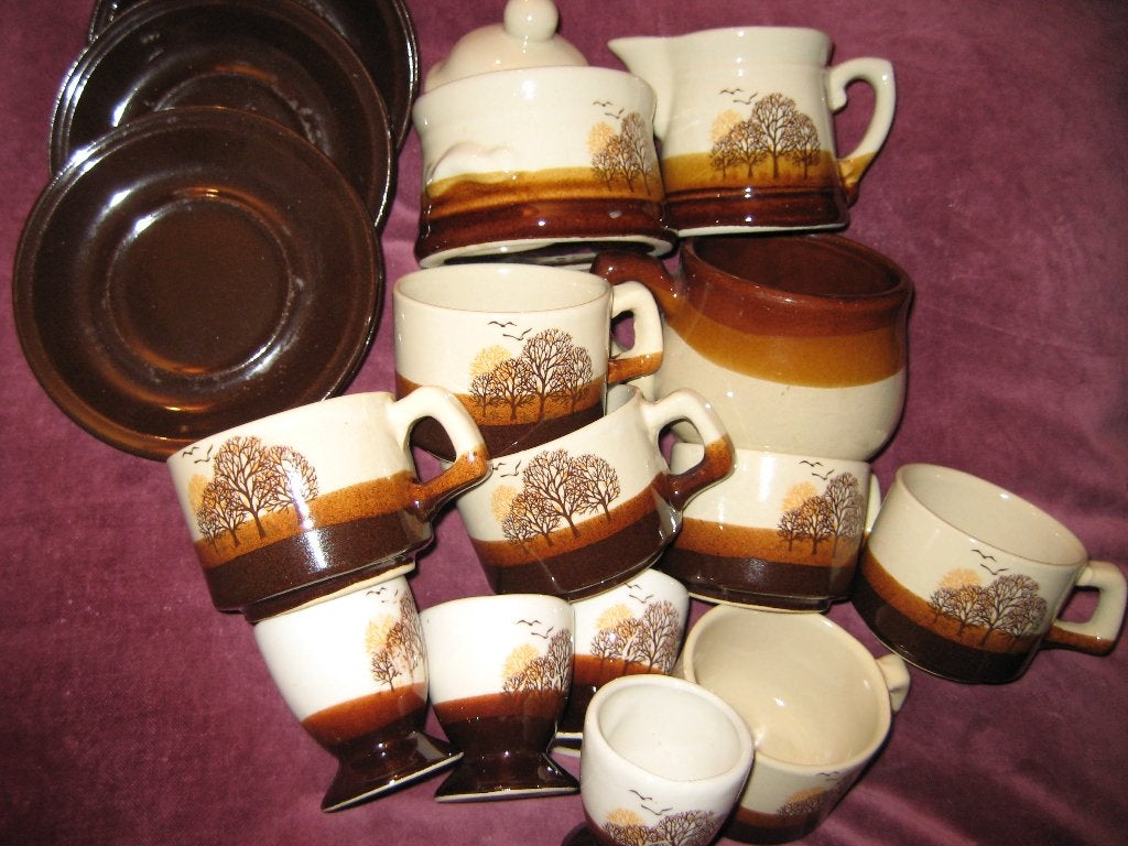 Servies uit de jaren 70, bruin(beige, Keramiek, Ophalen of Verzenden, Zo goed als nieuw, Overige stijlen