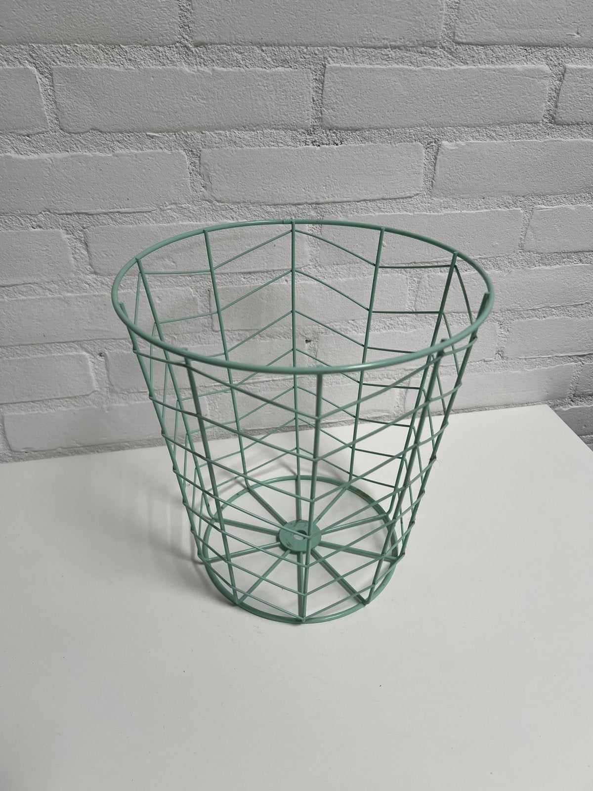 Te Koop : Metalen Mand Turquoise Metaal Rond, Gebruikt, Mand, Rond, Ophalen of Verzenden