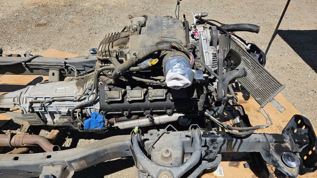 HEMI 5.7 met automaatbak, komt uit een 2006 Dodge Ram, Ophalen, Gebruikt, Amerikaanse onderdelen