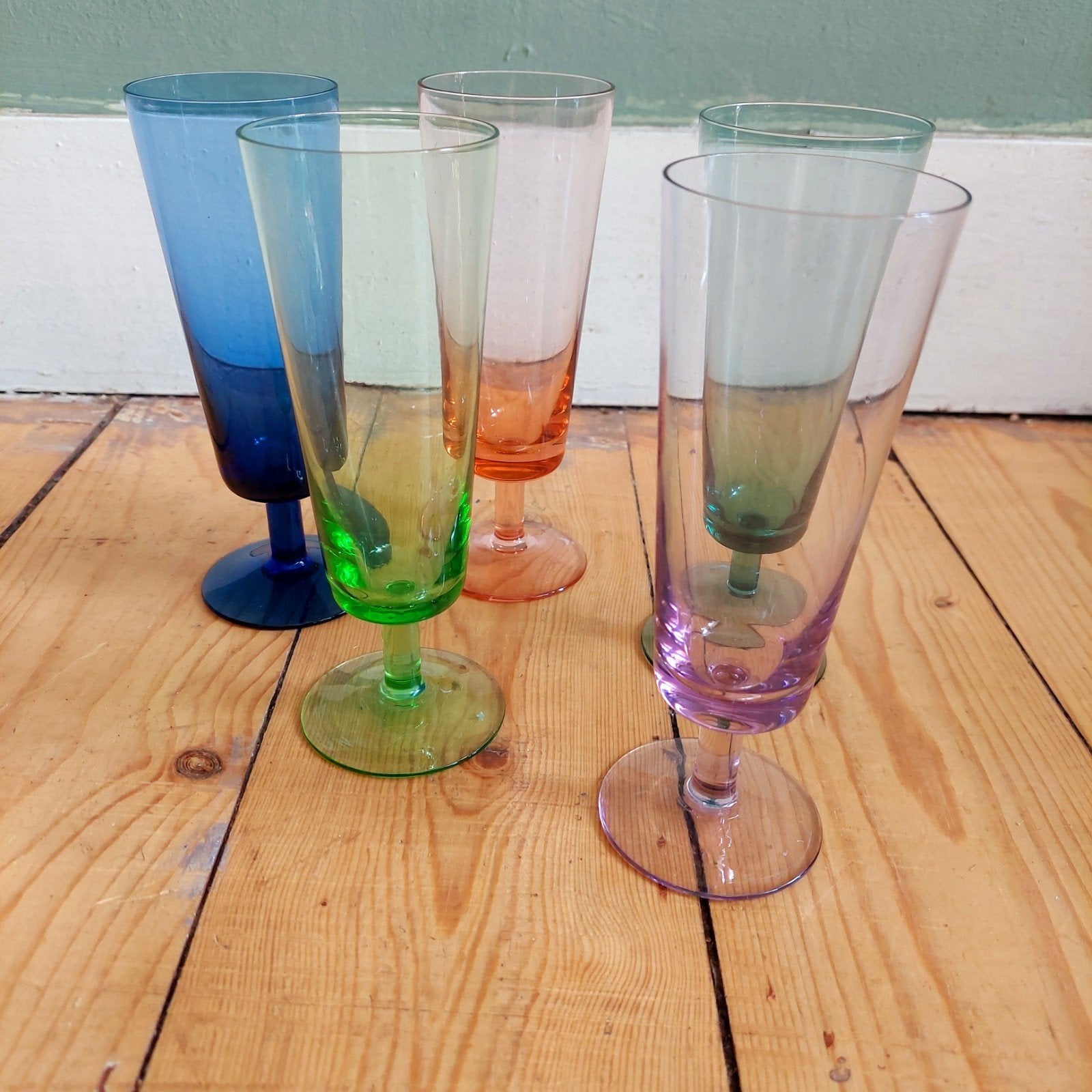 Set van 5 vintage champagneglazen / flûtes – gekleurd glas, Verzamelen, ., Overige typen, Ophalen of Verzenden, Zo goed als nieuw