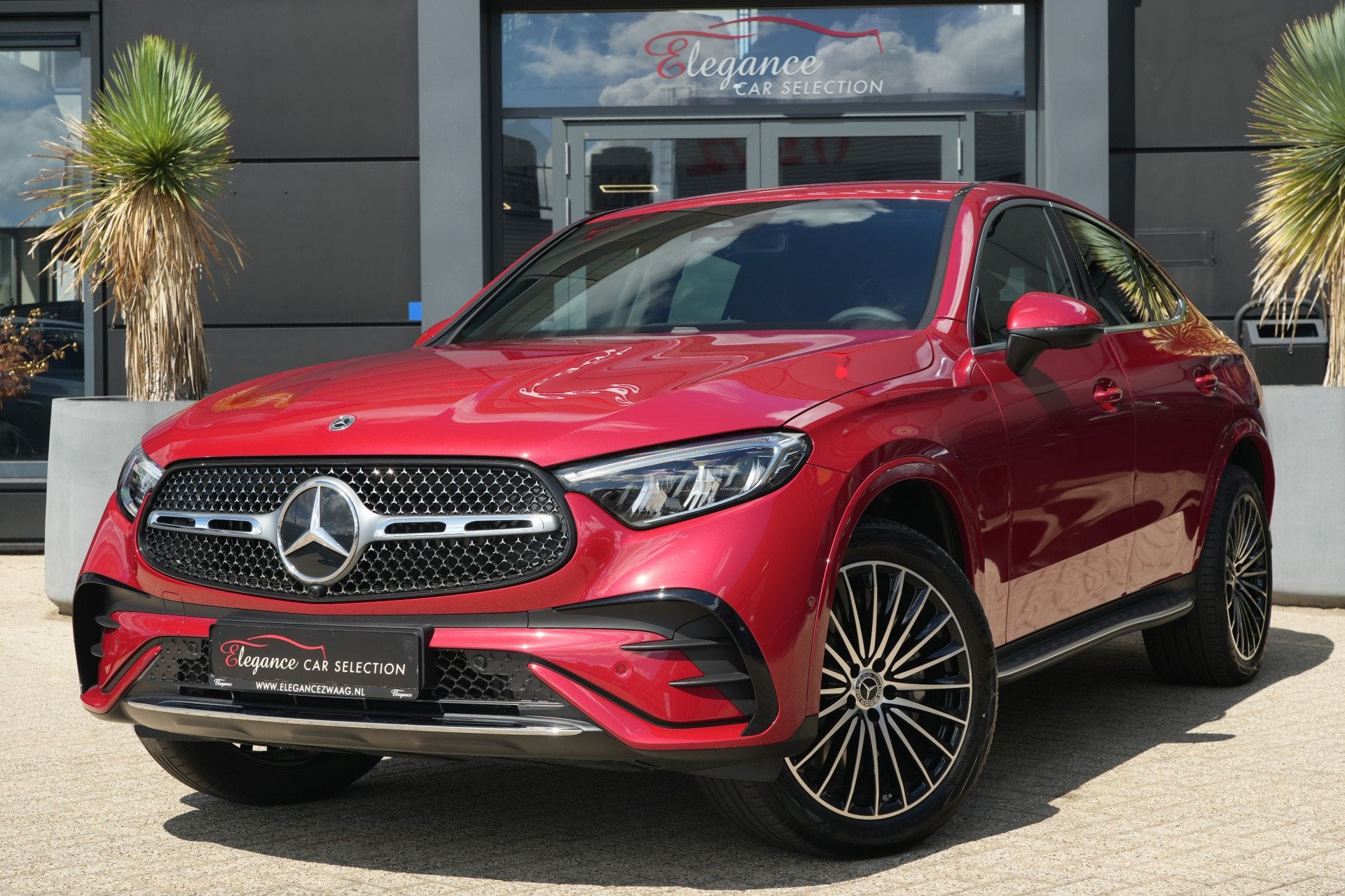 Mercedes-Benz GLC Coupé 300e 4MATIC AMG Line Plus 313pk Nav, Auto's, Automaat, Gebruikt, Zwart, 2000 kg