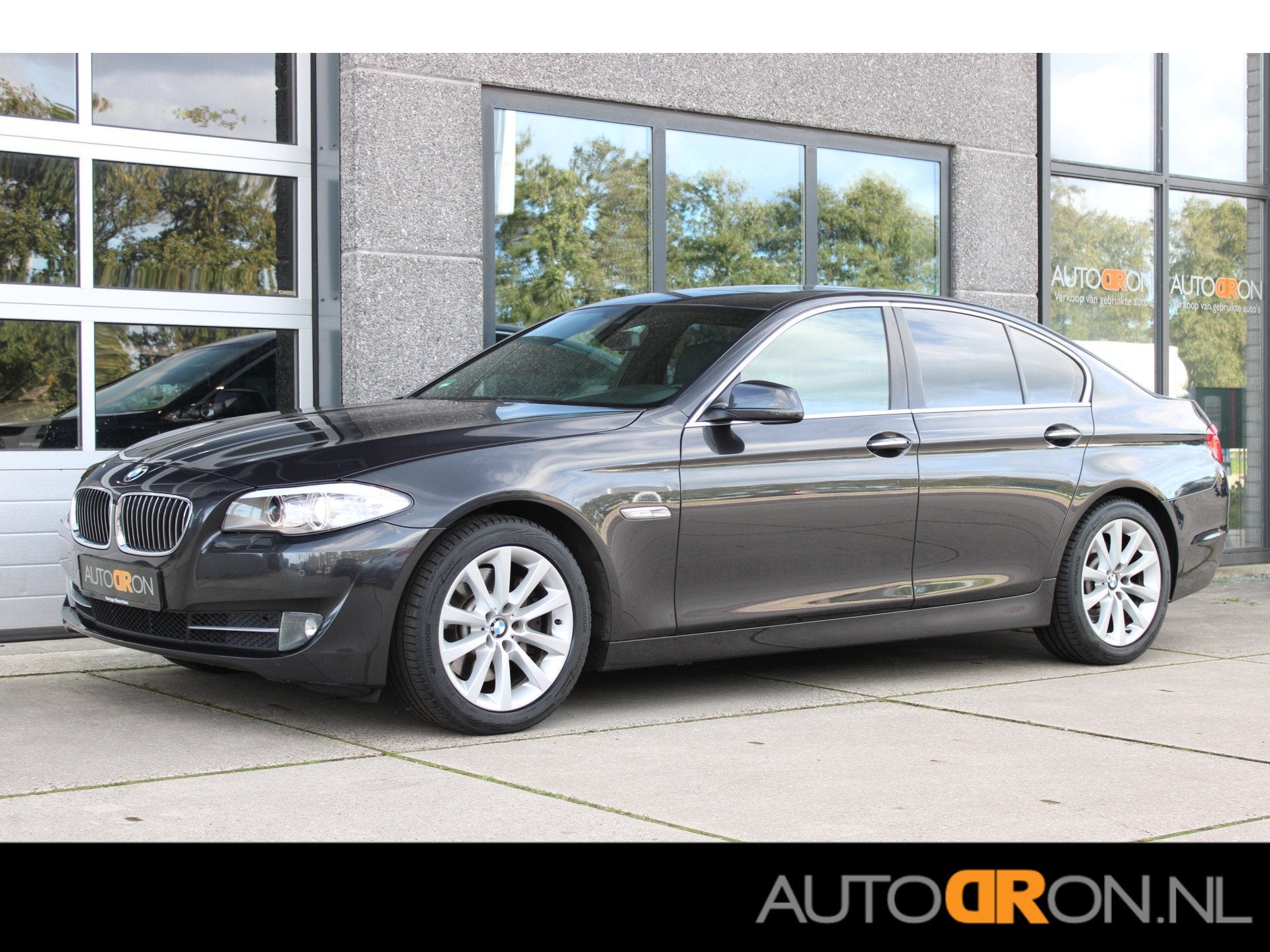BMW 5 Serie 528i High Executive Nieuwe Motor Sunroof Digitaa, Automaat, Euro 5, Zwart, 2000 kg