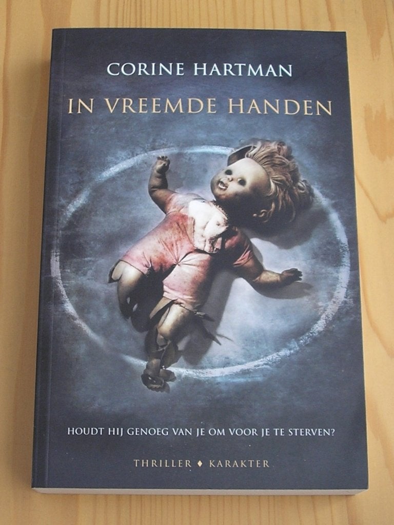 In vreemde handen - Corine Hartman, Ophalen of Verzenden, Gelezen, Corine Hartman, Nederland