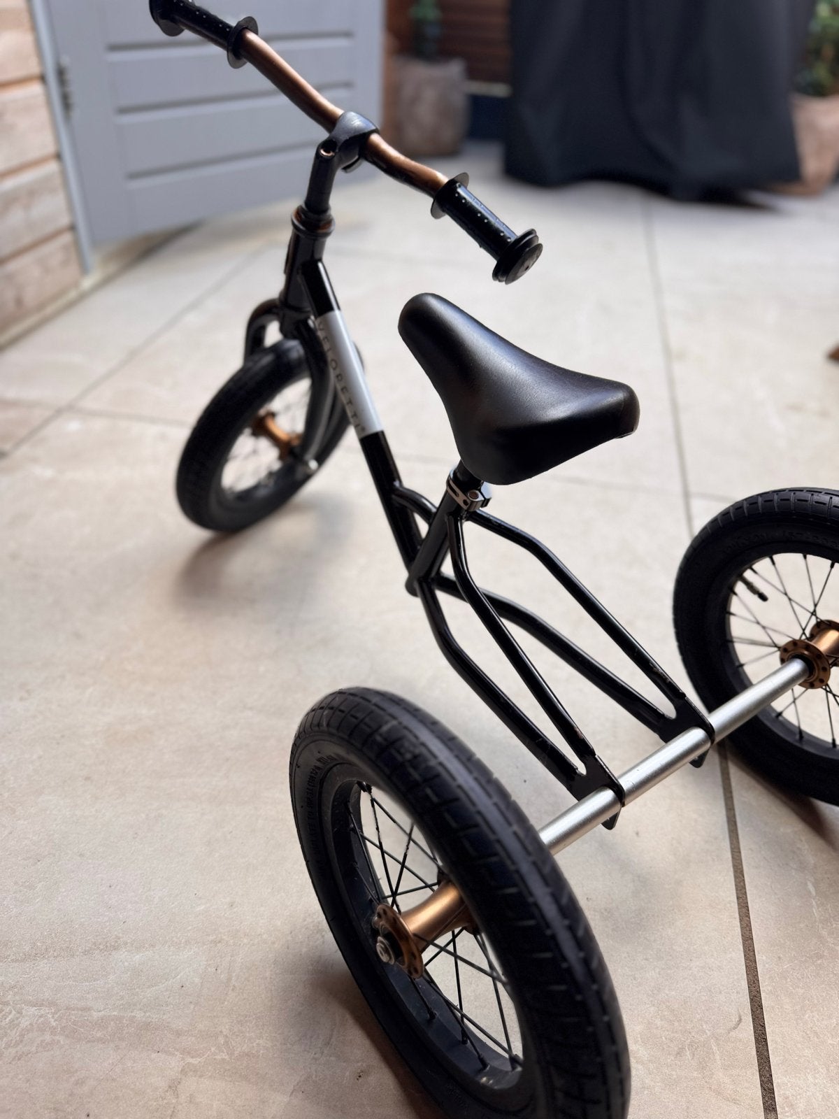 Veloretti loopfiets/driewieler - Zwart met koperen details, Ophalen, Gebruikt, Verstelbare zitting