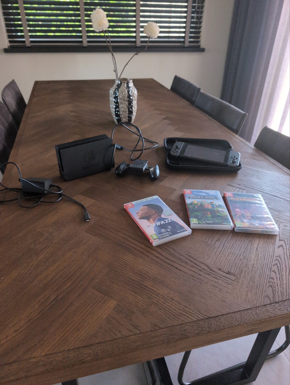 Nintendo Switch met games en accessoires, Ophalen, Met games, Met 2 controllers, Zo goed als nieuw