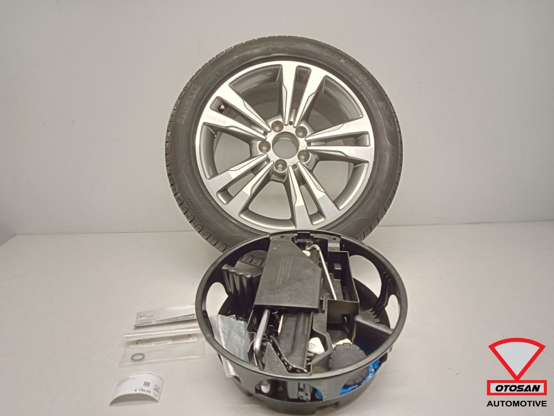 MB E-Klasse W212 Velg 17Inch Pirelli Zomerband A2124015602, Gebruikt, Mercedes-Benz AG, Mercedes-Benz, Ophalen of Verzenden