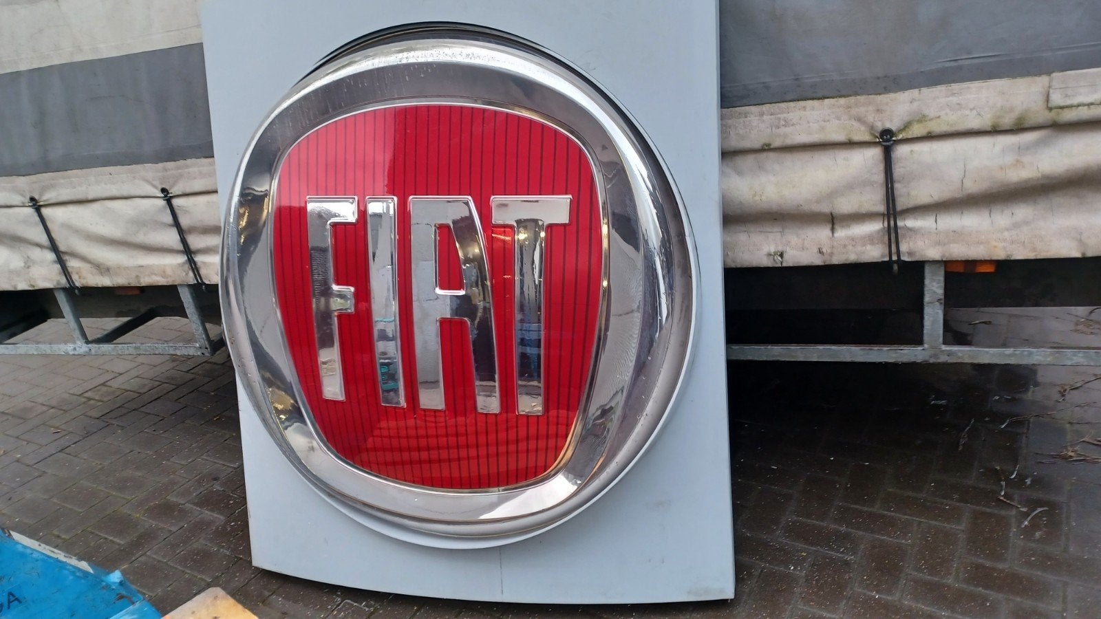 Groot Fiat logo - Reclamebord - Lichtbak, Auto diversen, Auto-accessoires, Gebruikt, Ophalen