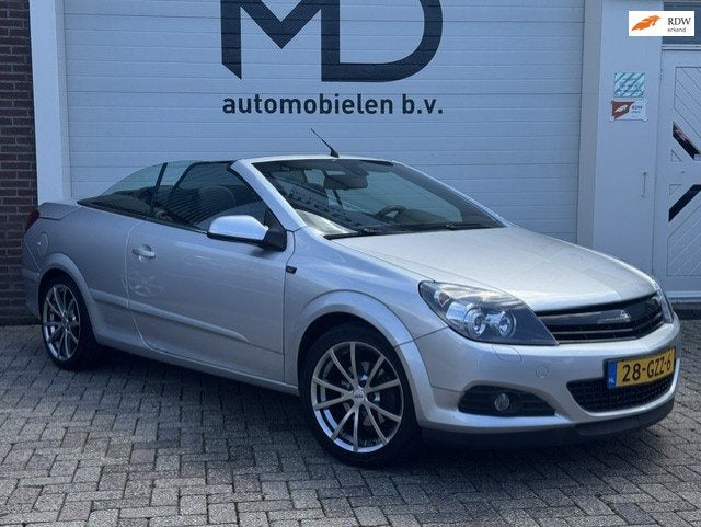 Opel Astra TwinTop 1.8 Enjoy - Zeer nette auto !- Nieuwe APK, Auto's, Gebruikt, Zwart, 4 cilinders, Cabriolet